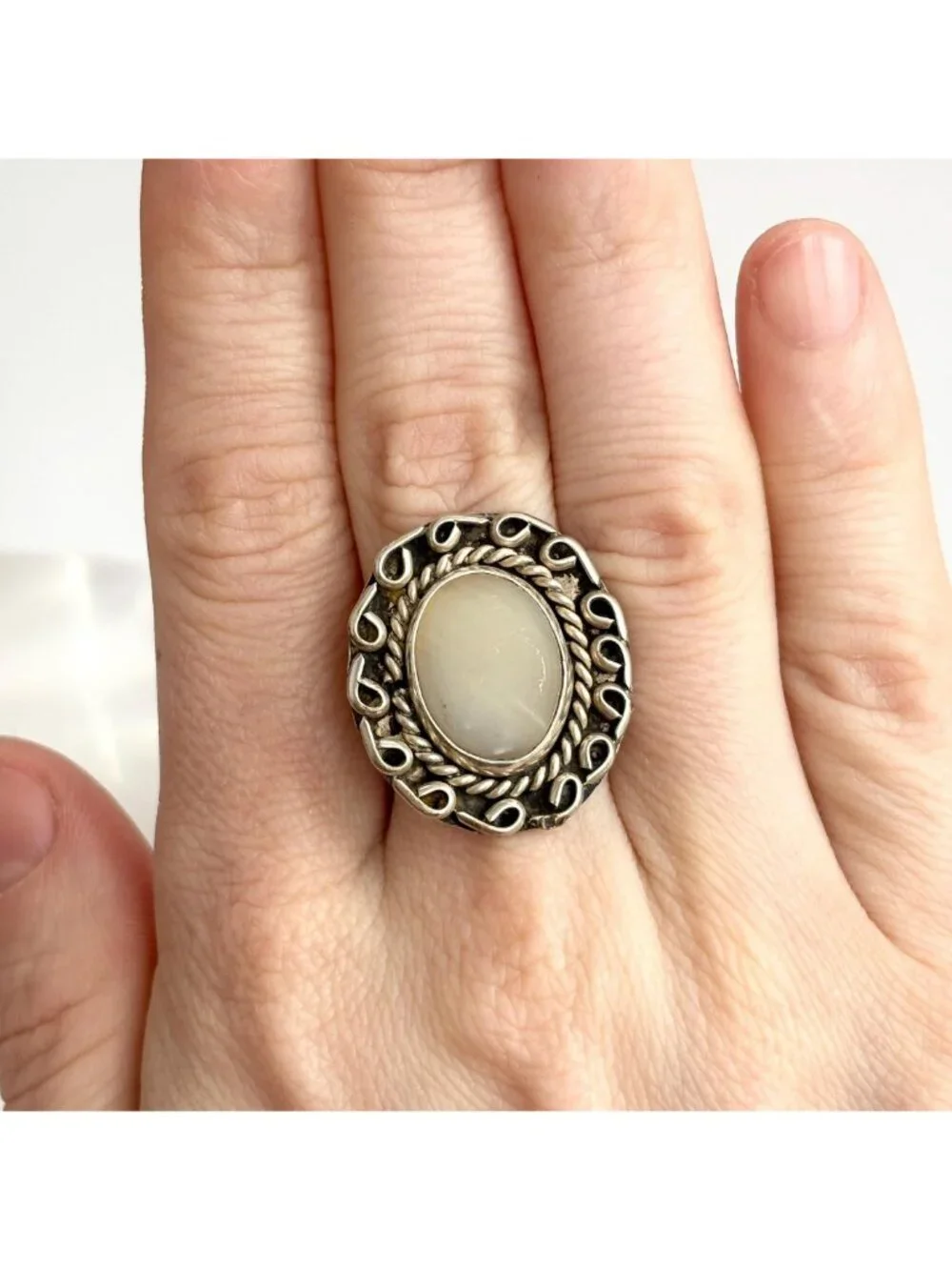 Mother of Pearl Southwest Style Sterling Silver 925 Vintage Ring - sz 7 - Picture 9 of 11